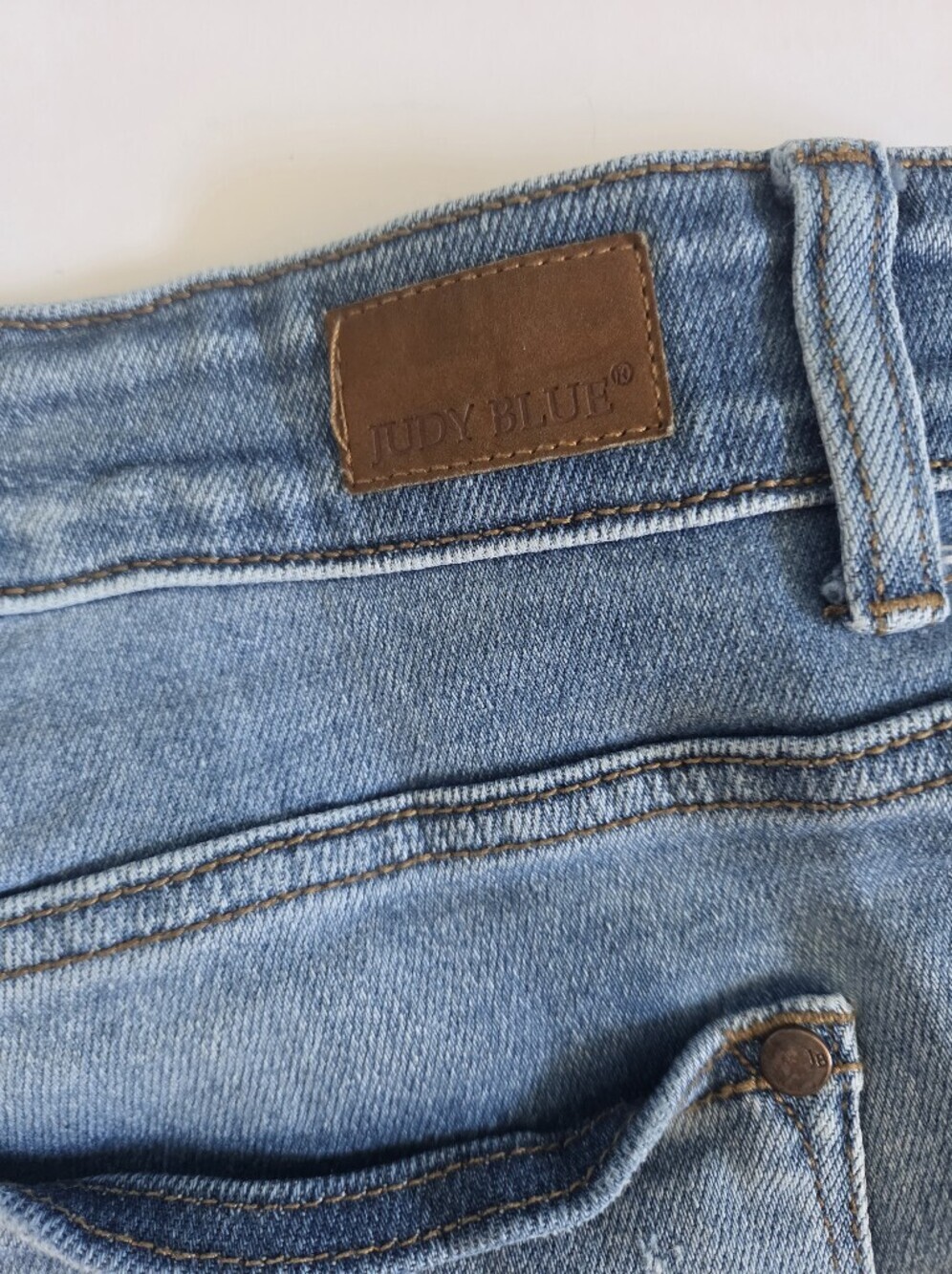 Judy Blue Jeans Womens 20W Distressed ripped Boyfriend Fit Stretch JB82170LT - Picture 10 of 10